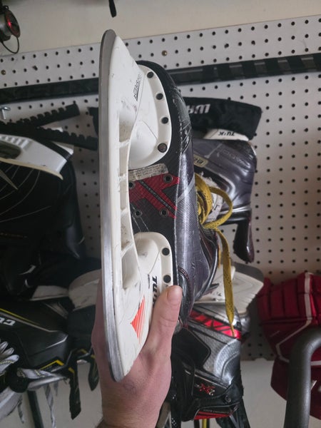 Bauer Vapor APX2 Hockey Skates Regular Width 11 (Used)