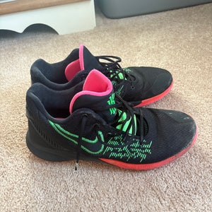 Kyrie Low size 11