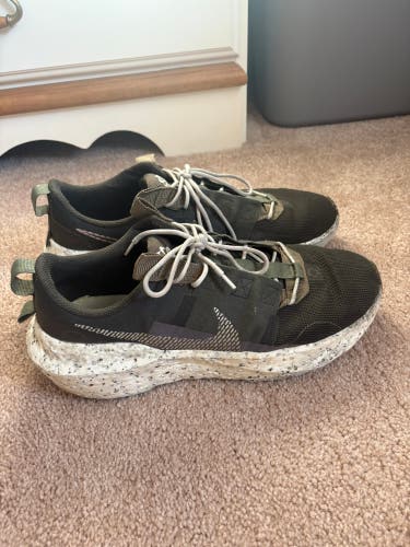 Green Men's Size M 11.0 (W 12.0) Adult Nike Shoes (Used)