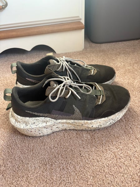 Green Men's Size M 11.0 (W 12.0) Adult Nike Shoes (Used)