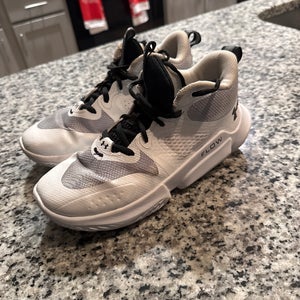 Women's Size M 7.0 (W 8.0) Under Armour Shoes (Used)