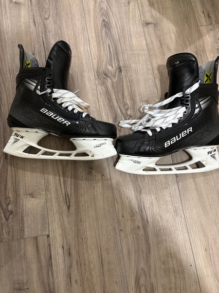 Custom all black Bauer Vapor Hockey Skates Regular Width 9.5 (New)