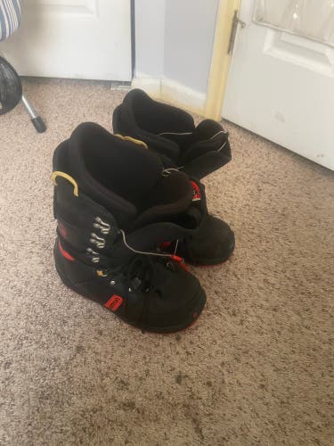 Size M 9.0 (W 10.0) Burton Snowboard Boots (Used)