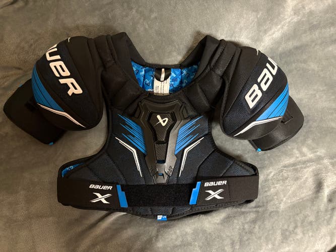 Large Intermediate Bauer Shoulder Pads (Used)