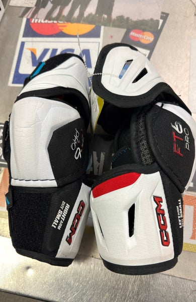 CCM (Used) Small Senior Shoulder Pads