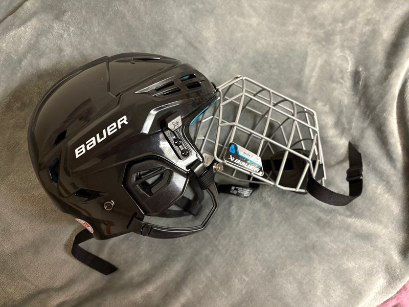 Medium Bauer Helmet (Used)