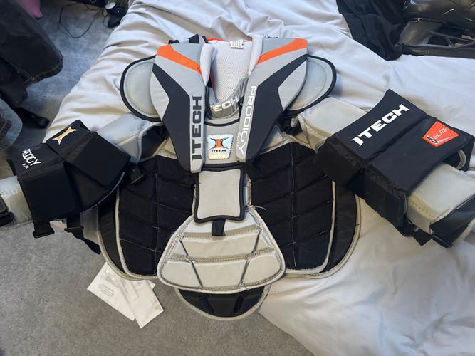 Medium Itech Goalie Chest Protector (Used)
