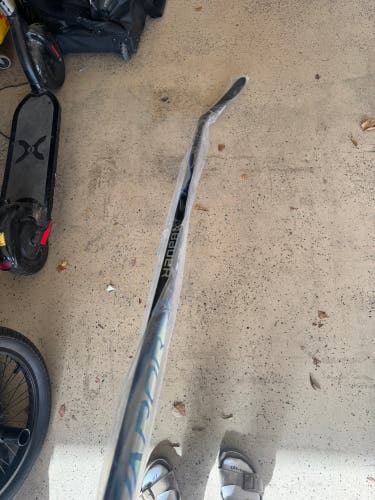 Brand New Senior Bauer Vapor FlyLite Right Handed Hockey Stick P28 77 Flex