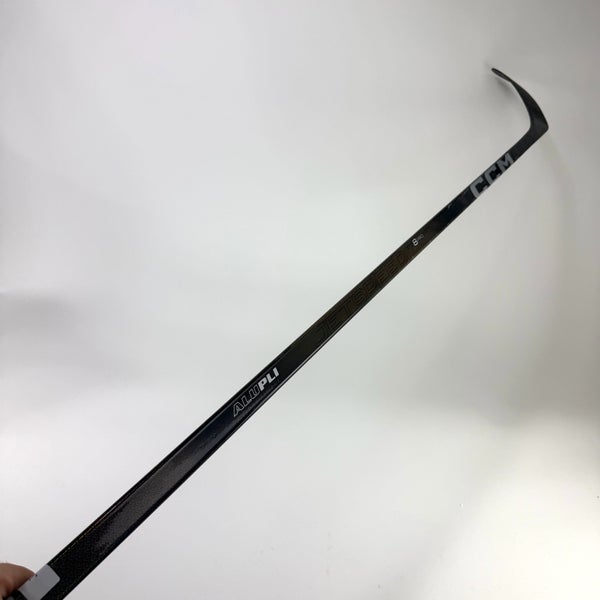 Used Right Black CCM Jetspeed FT8 Pro | 80 Flex P28M Curve Grip | J750