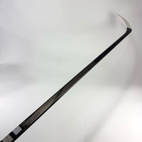 Used Right Black Bauer Vapor Hyperlite 2 | 70 Flex P92 Curve Grip | J747