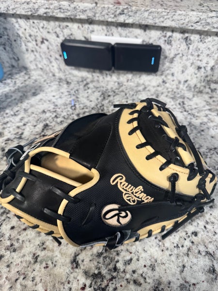 2021 HEART OF THE HIDE 34-INCH CATCHER'S MITT, YADIER MOLINA PATTERN (NEW)