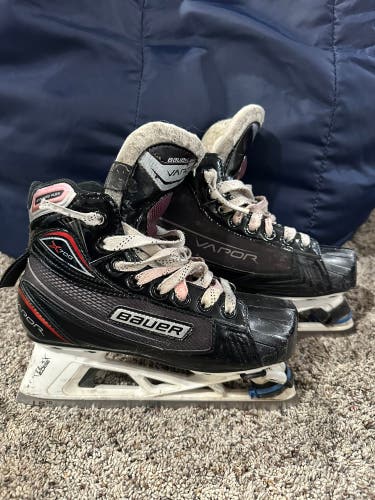 Goalie skates! 2017 Bauer Vapor X700 Hockey Skates Size 3 (Used)