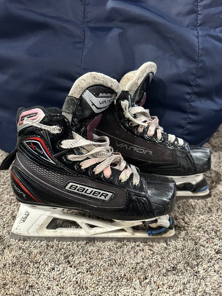 Goalie skates! 2017 Bauer Vapor X700 Hockey Skates Size 3 (Used)