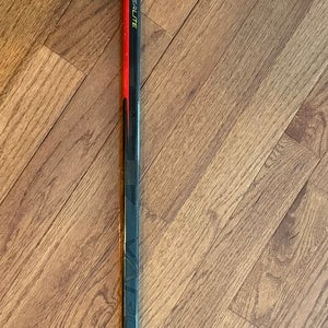Junior Bauer Vapor Hyperlite 2 Right Hand Hockey Stick P92 40 Flex (Used)