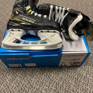 Bauer Supreme M40 Hockey Skates Extra Wide Width Size 2 (New)