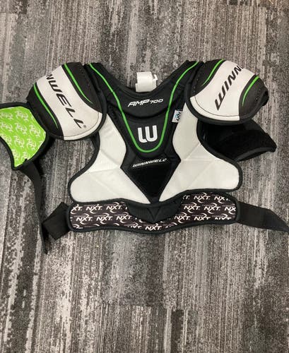 Winnwell AMP 500 Shoulder Pads | Senior Small