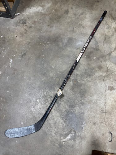 Junior Bauer Vapor 3X Hockey Stick Right Handed P28 40 Flex (Used)