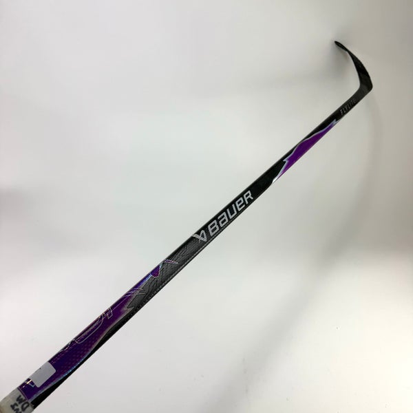 Used Right Purple Bauer Vapor Flylite | 102 Flex P28M Curve Grip | J742