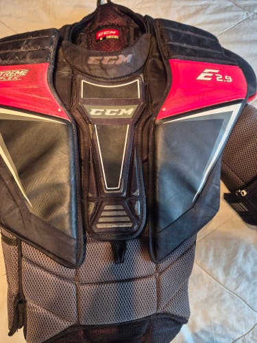 XL CCM Extreme Flex Shield 2.9 Goalie Chest Protector (Used)
