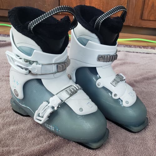 KIDS YOUTH 21.5 GIRLS Salomon T2 Ski Boots (YOUTH SIZE 2.5) *USED* WASHED & CLEAN 259mm
