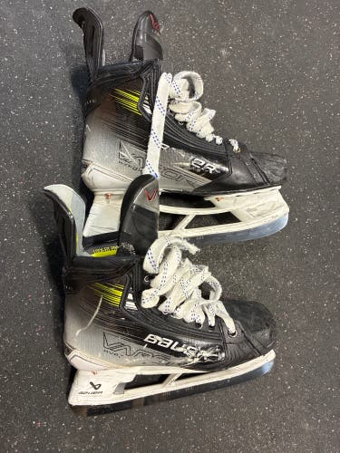 Bauer Vapor Hyperlite 2 Hockey Skates 7 (Used)