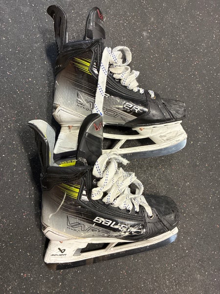 Bauer Vapor Hyperlite 2 Hockey Skates 7 (Used)