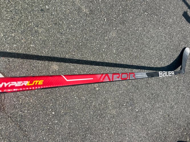 Senior Bauer Vapor Hyperlite Hockey Stick Left Handed | 63"
