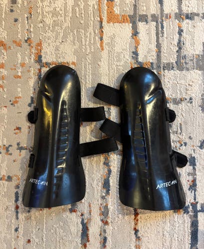 Medium/Large Artech Shin Guard (Used)