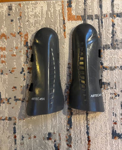 Medium/Large Artech Shin Guard (Used)