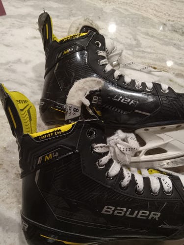 2022 Bauer Supreme M4 Hockey Skates Regular Width 8.5 (Used)