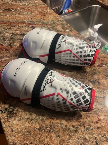 Youth Bauer Vapor 8" Shin Pads (Used)