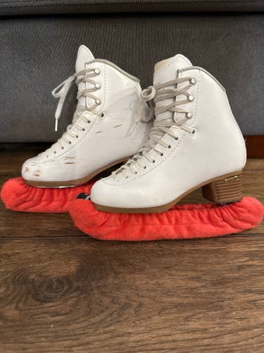 Jackson Ultima Evo Figure Skates B Junior 3 (Used)