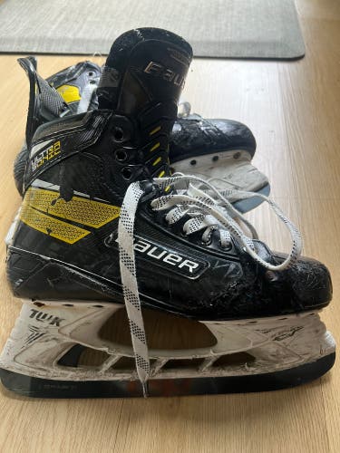 Bauer Supreme UltraSonic Hockey Skates 9.5 (Used)