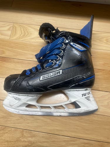2018 Bauer Nexus N2900 Hockey Skates Regular Width 7 (Used)