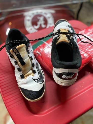 White Men's Size M 10.5 (W 11.5) Adult Nike Nike alpha huarache elite 4 Low Top Metal (Used)