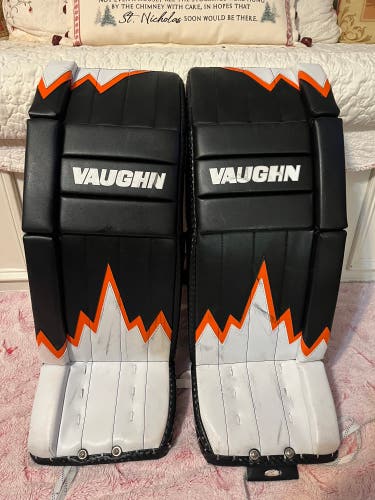 28" Vaughn Velocity V9 Pro Senior Regular Goalie Full Set (Used)