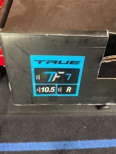 2021 True TF7 Hockey Skates Regular Width 10.5 (New)