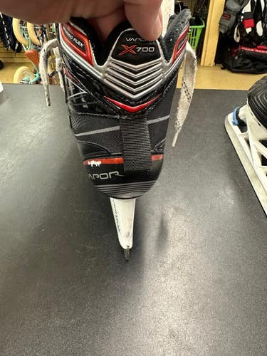 Bauer Vapor X700 Hockey Goalie Skates Extra Wide Width 6.5 -Used in very good shape