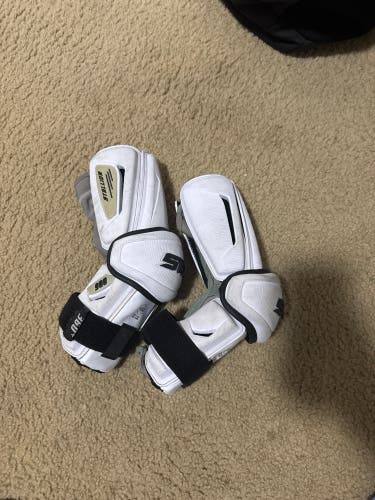 STX Stallion 900 Arm guard large