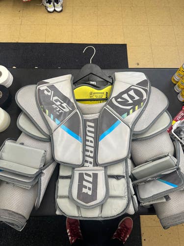 Warrior RG 5 Goalie Chest Protector Intermediate Small/Medium- Used in good shape