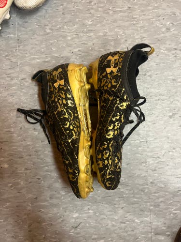 Men's Size M 11.5 (W 12.5) Under Armour Blur Smoke 2.0 Low Top (Used)