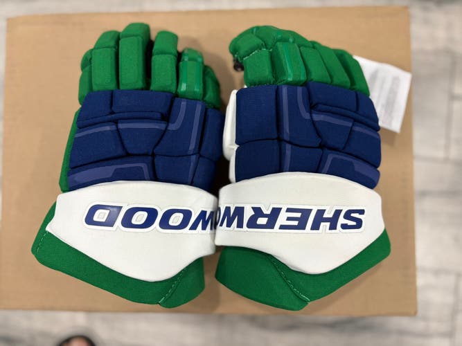 Carolina Hurricanes whalers colour Sherwood Code Encrypt Pro Gloves 14" (New)
