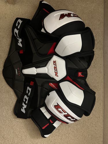 Large sr CCM JetSpeed FT4 Pro Shoulder Pads