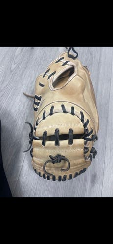 Wilson A2000 RH Catcher's Baseball Glove 33" (Used)