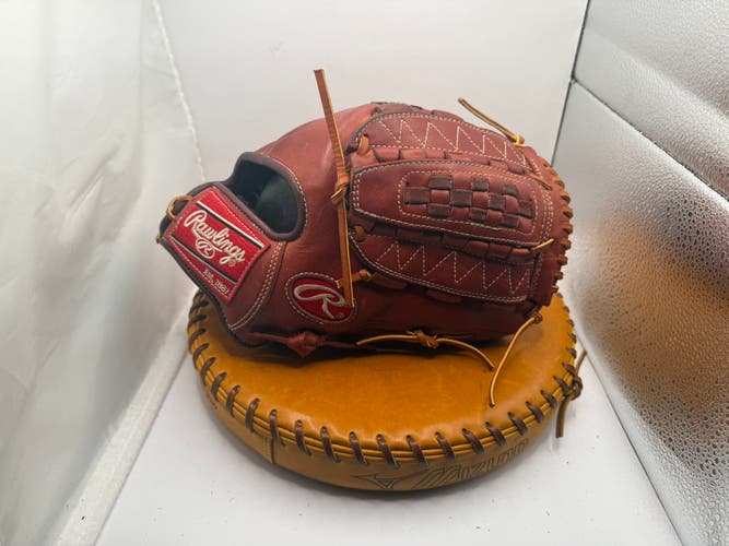 Pitcher's RH Rawlings Heart of the Hide Baseball Glove 12.25" (Used)