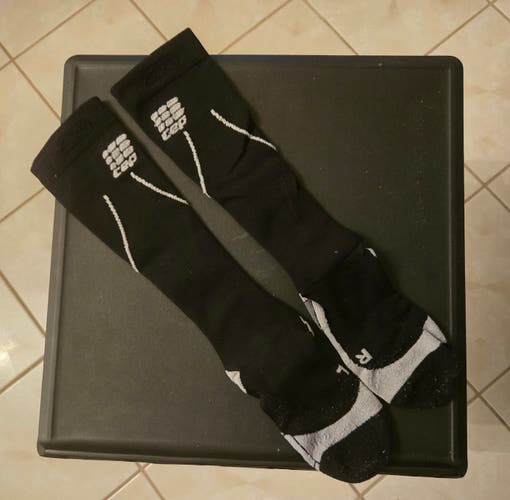 Men's Black CEP Compression Size IV Progression Knee-High Running Socks (Used)