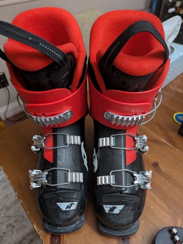 Mondo 23 & mondo 23.5 (270-279mm) Used Kid's Nordica SpeedMachine 3 Boots
