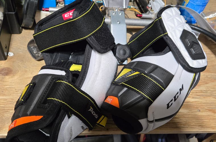 CCM Tacks Pro Elbow Pads Pro Stock Senior Large (Used)
