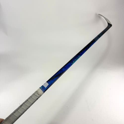 Repaired Right Handed Blue Bauer Twitch | Grip | 77 Flex | P28 Curve | #J903