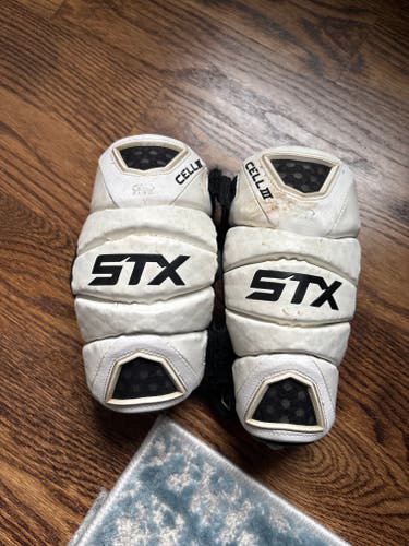 Small / Medium Youth STX Cell III Arm Pads (Used)